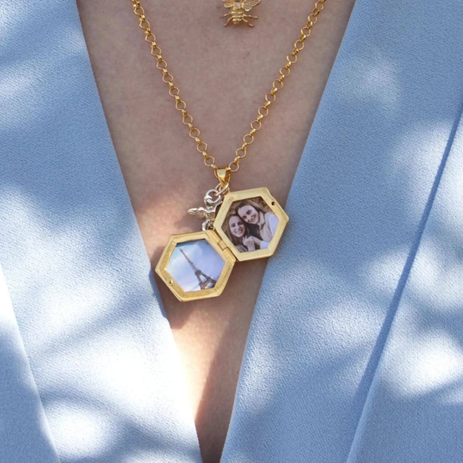 Bee Locket Gold   Photos