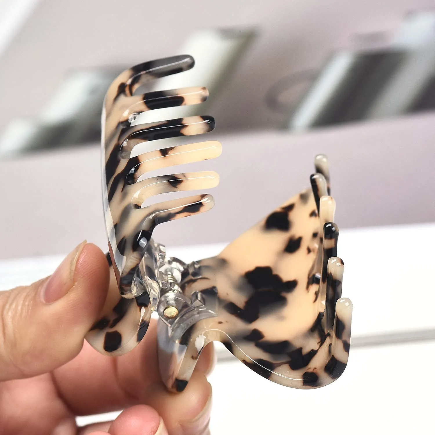 Medium Claw Hair Clips for Women Girls Tortoise Hair Jaw Clips Celluloid Hair Claw Clamps Leopard Print Hair Clasp 3 Pack Mother's Day Gifts
