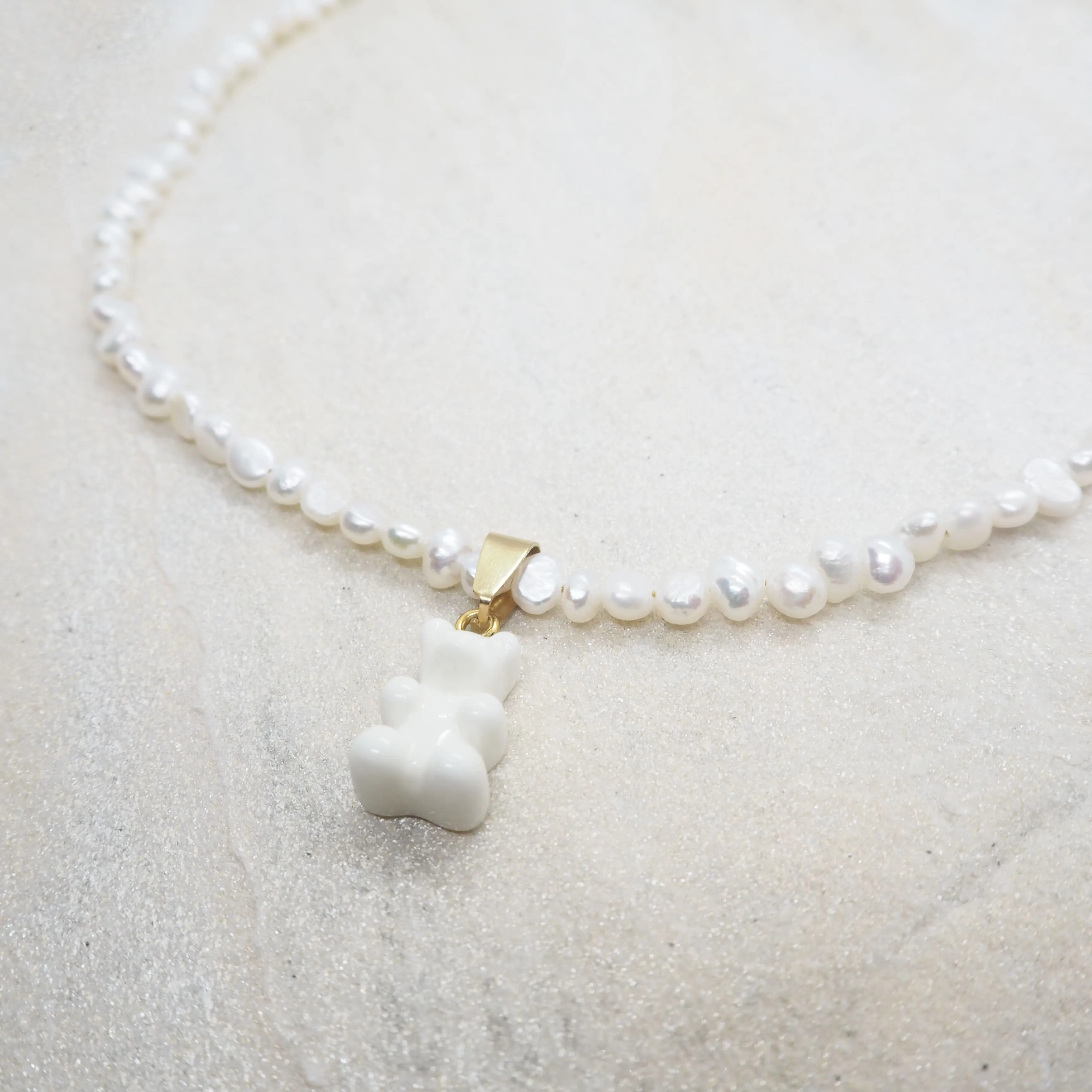 NOSTALGIC BEAR NECKLACE WHITE